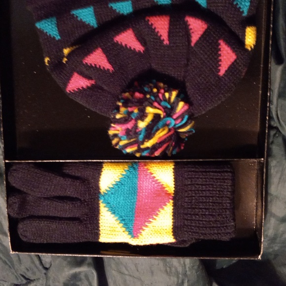 RISING STAR Girl's 7/14 Hat & Gloves winter set multiple colors NWT - Picture 4 of 6